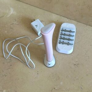 Dermaflash used twice in pink. For Derma-planning. With 4 blades